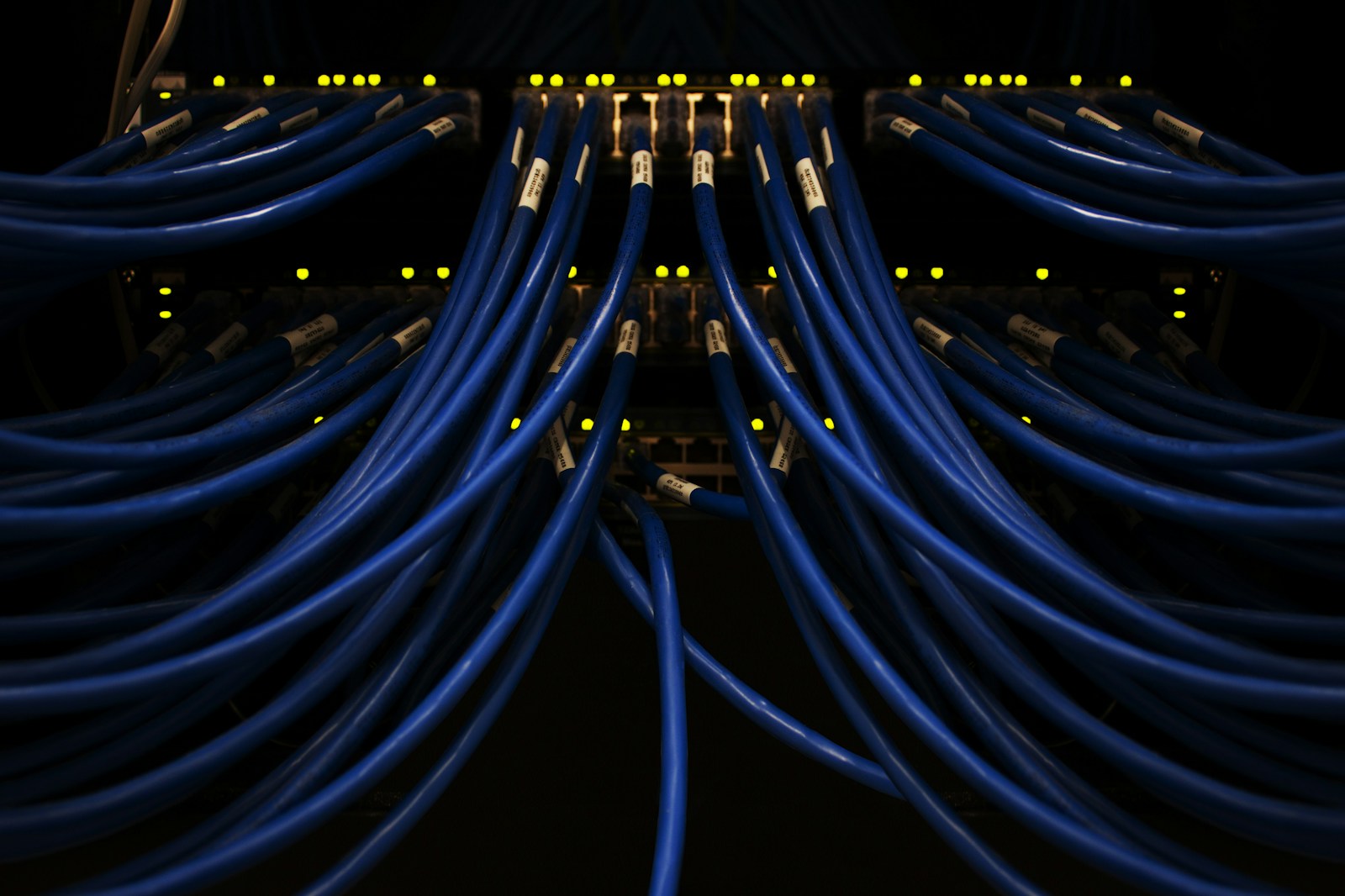 Why Is My Internet Fast but Downloads Are Slow? 10 Causes and Fixes